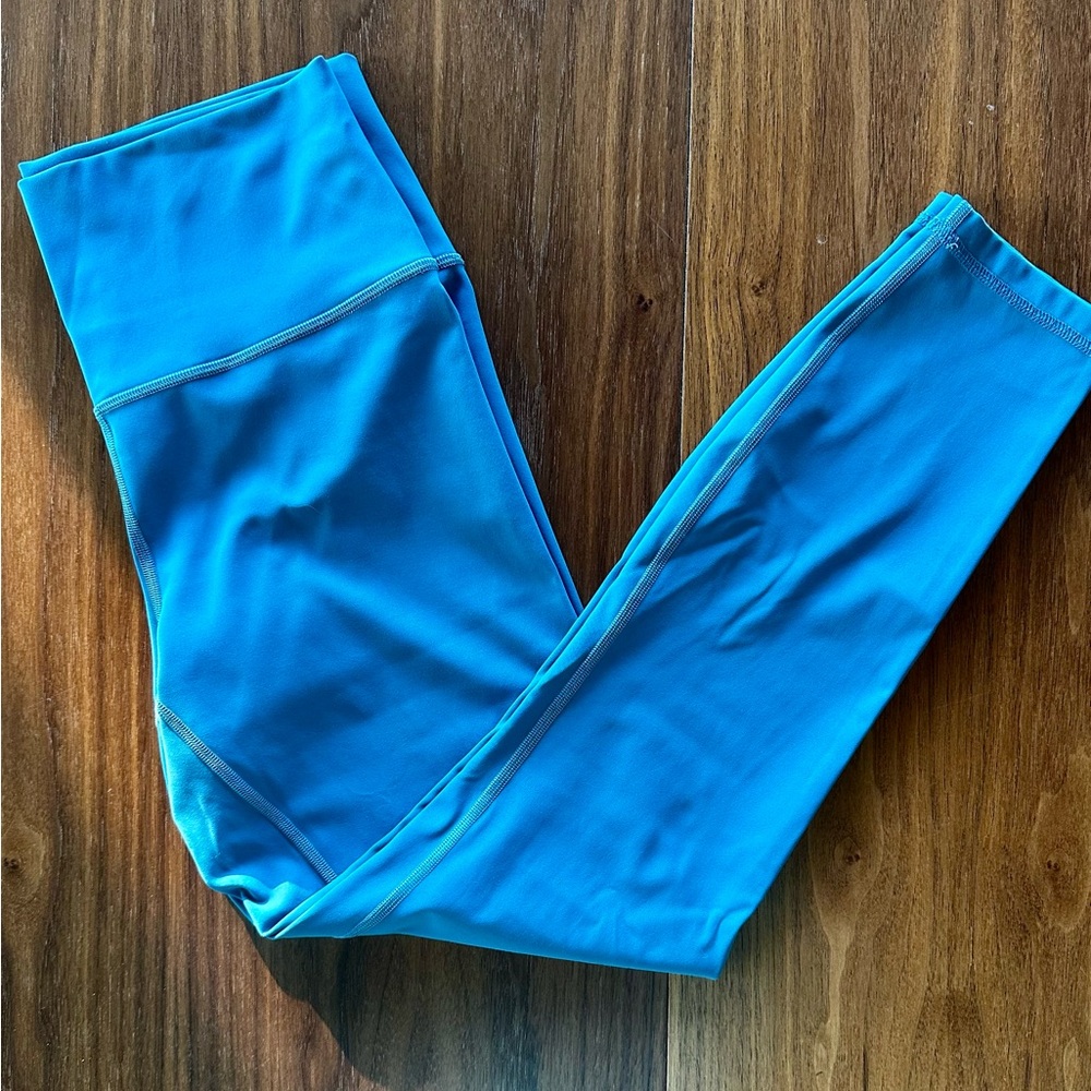 Lululemon Leggings 25”- size 6